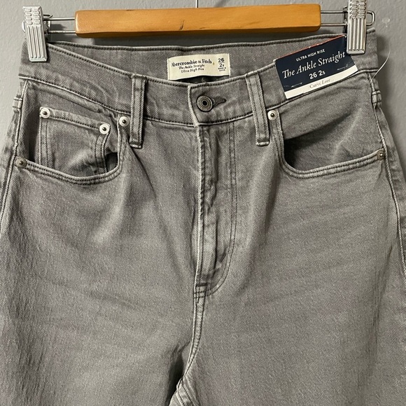 NWT Abercrombie & Fitch Curve Love Ultra High Rise Ankle Straight Jean. Size 26 - Picture 7 of 10